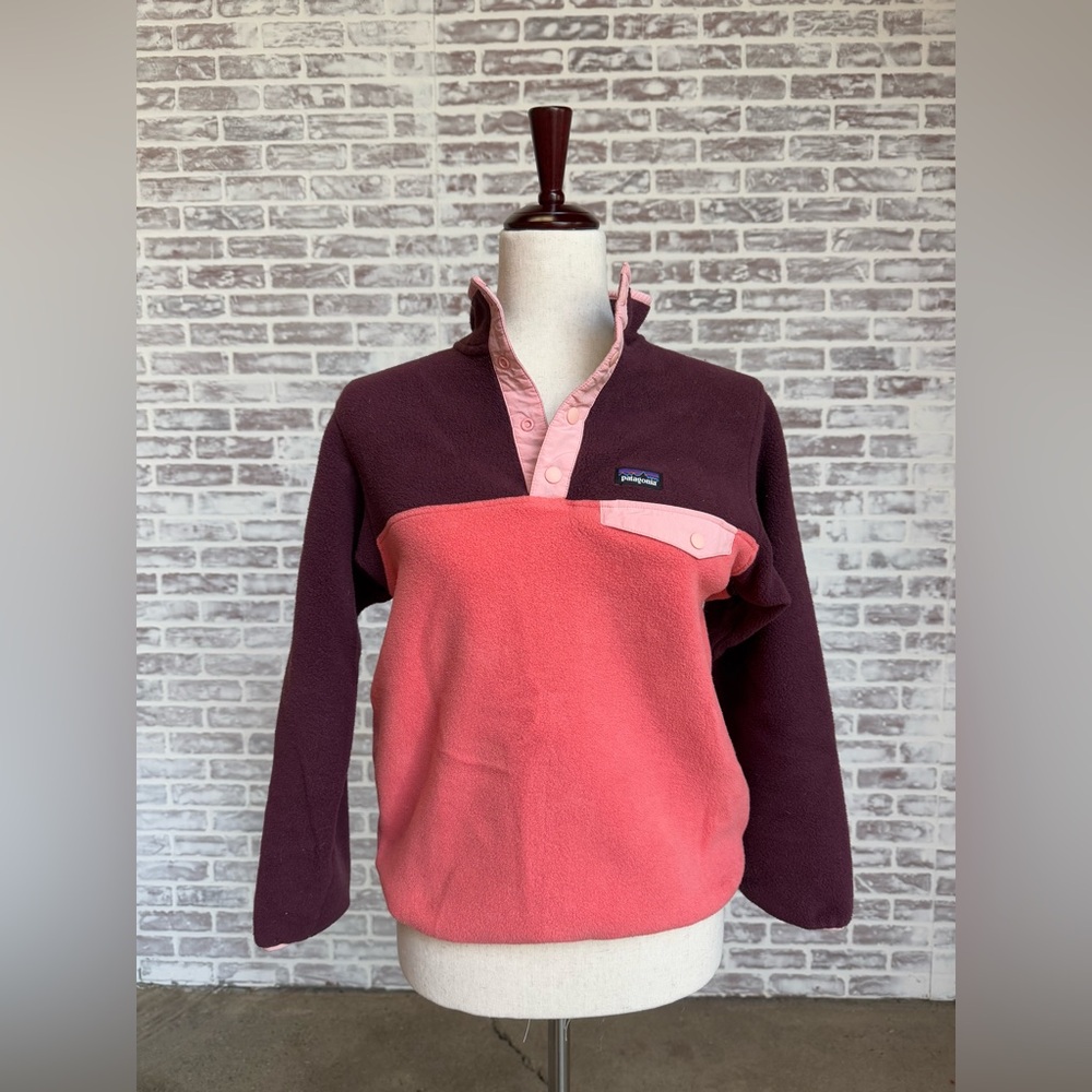 Patagonia fleece, fits like women’s small